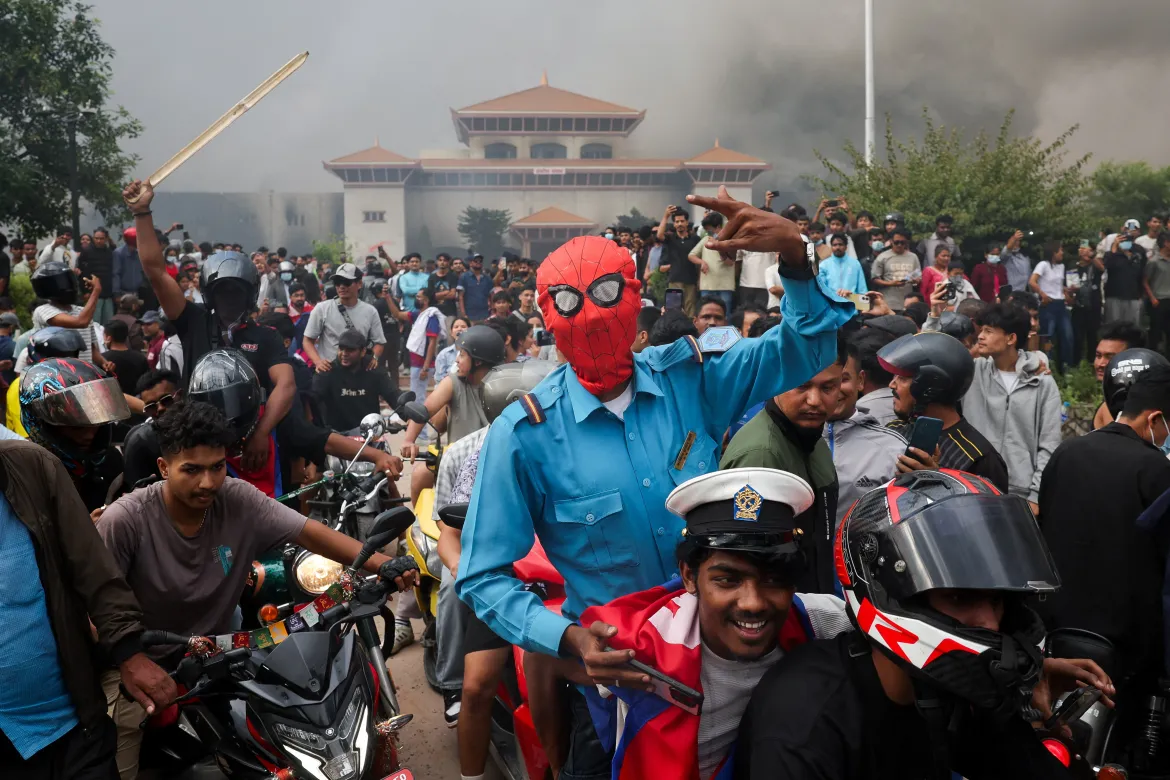 Dari Media Sosial ke Rusuhan Jalanan: Panduan Islam Menangani Pemerintah yang Zalim
