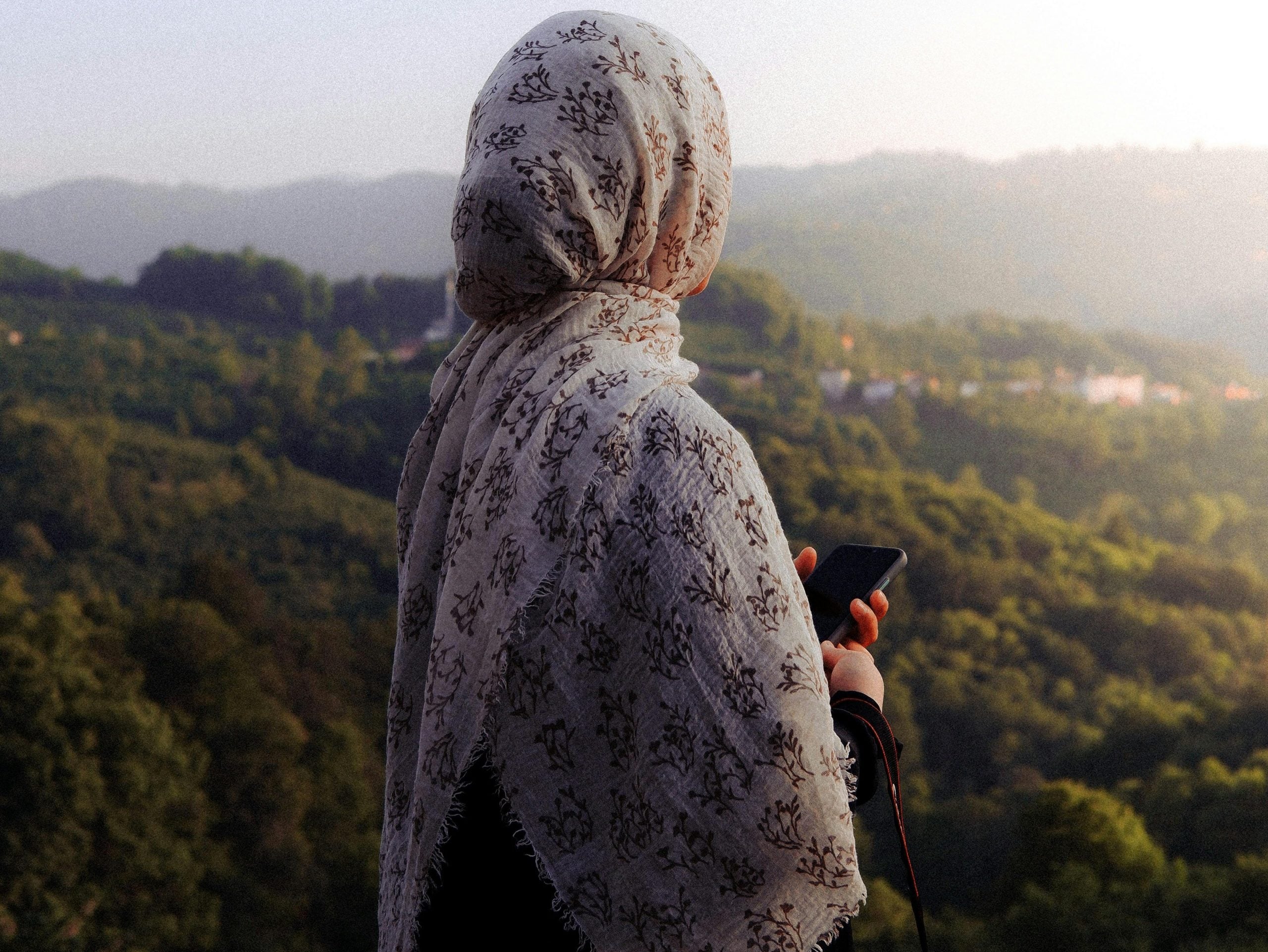 ‘Bebas Jadi Diri Sendiri’ Atau Lari Dari Perintah Tuhan? Fenomena Buka Tudung Yang Semakin Membimbangkan
