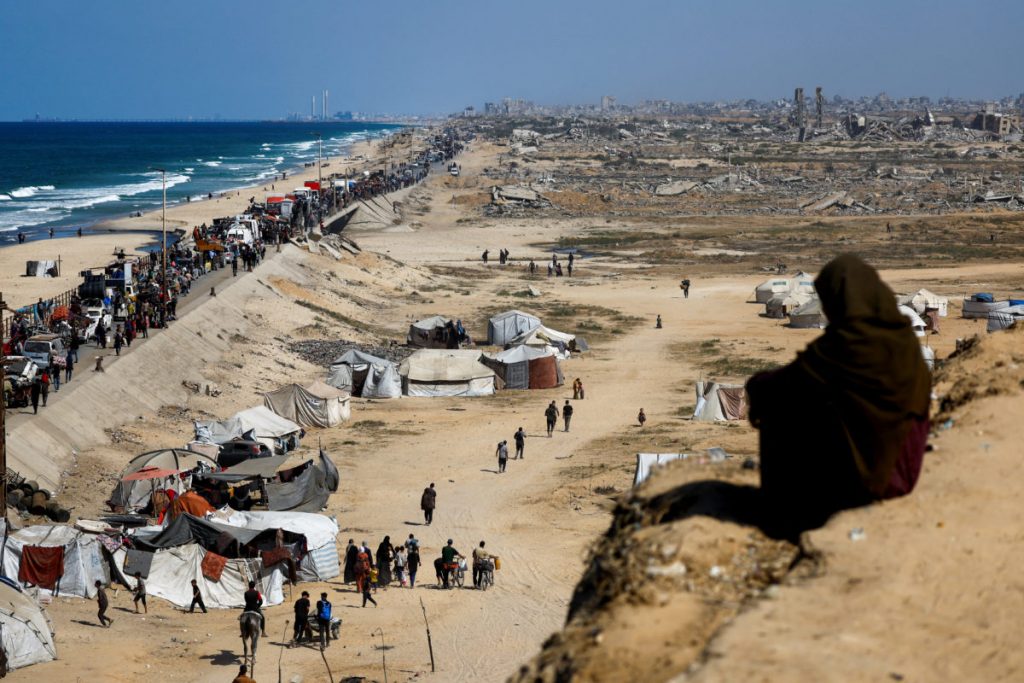 Kredit gambar: October 11, 2025. REUTERS/Mahmoud Issa