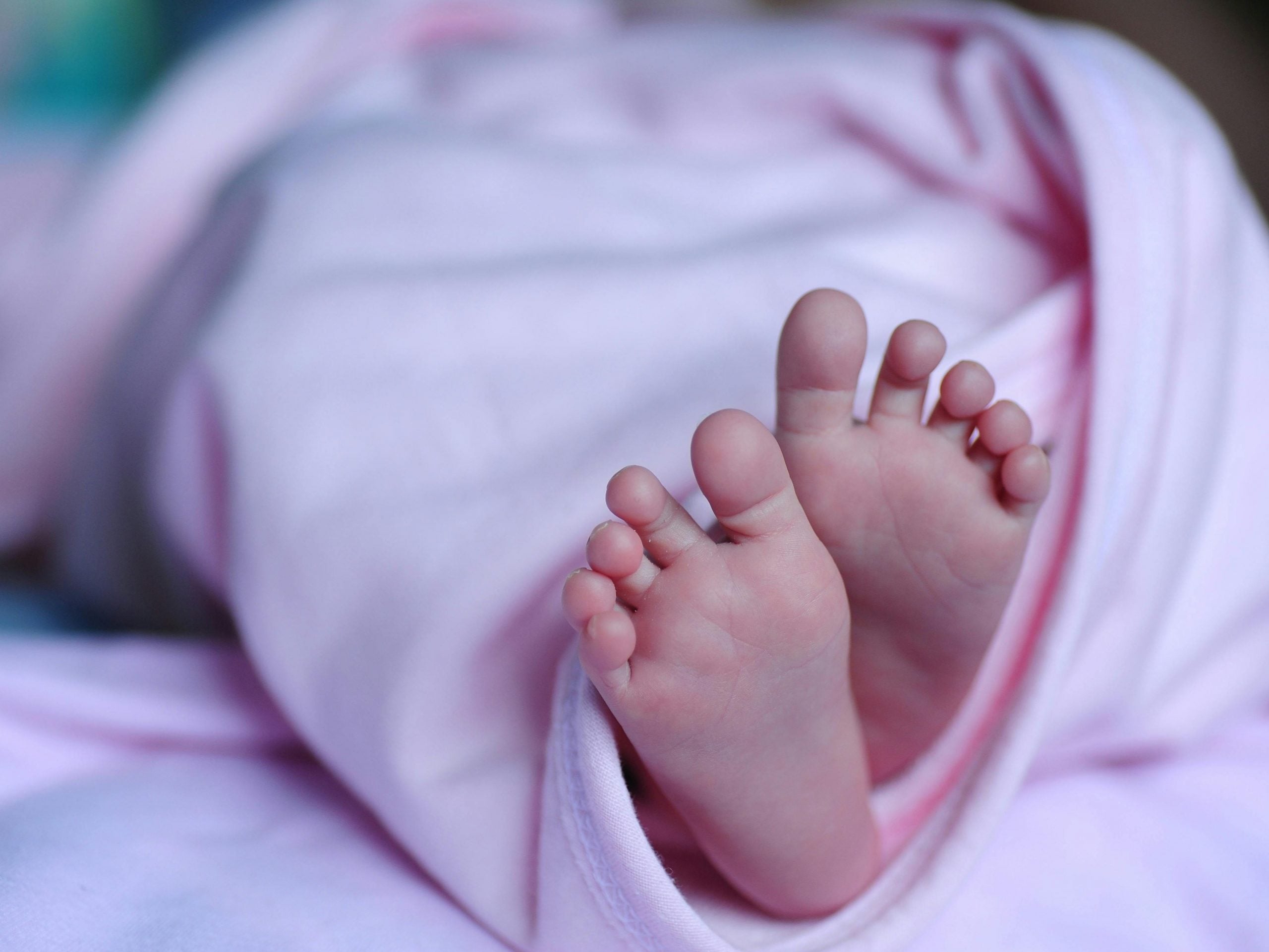 Bedung Anak Terlalu Ketat Sampai Rosak Sendi, Islam Tegah Aniaya Amanah Allah