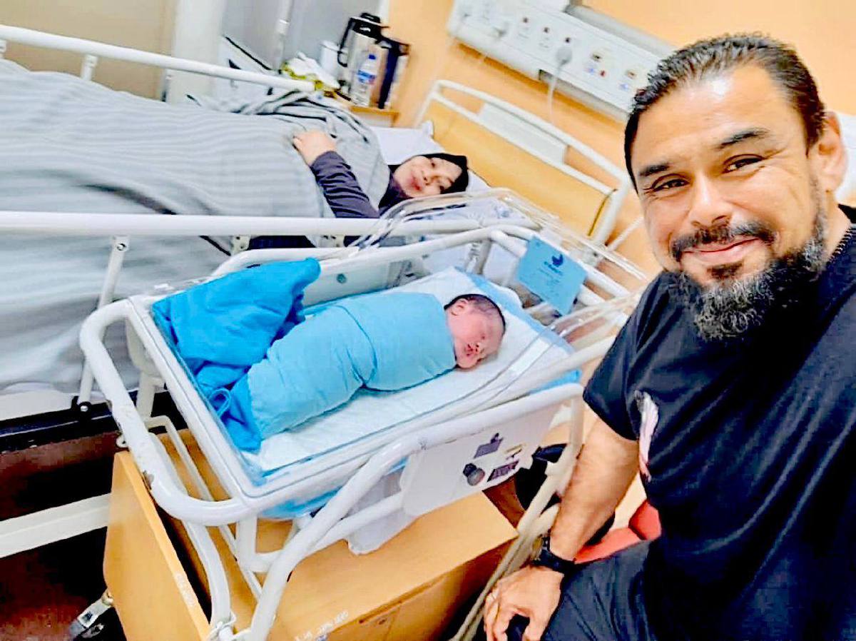 Menanti 19 Tahun: Menafsir Sabar, Ikhtiar, dan Takdir