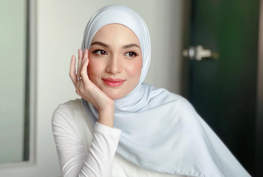 AMYRA ROSLI DIPUJI SIMPAN ‘KEMAS’ KISAH RUMAHTANGGA- Jaga Maruah Berbanding yang Ramai Sibuk ‘Buka Pekung’ di Media Sosial