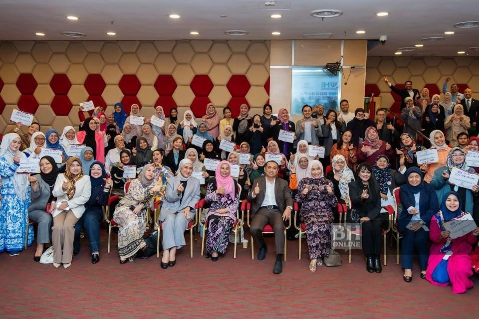 Kekuatan Wanita Muslim dalam Memacu Ekonomi Halal: Tinjauan dari Perspektif Islam