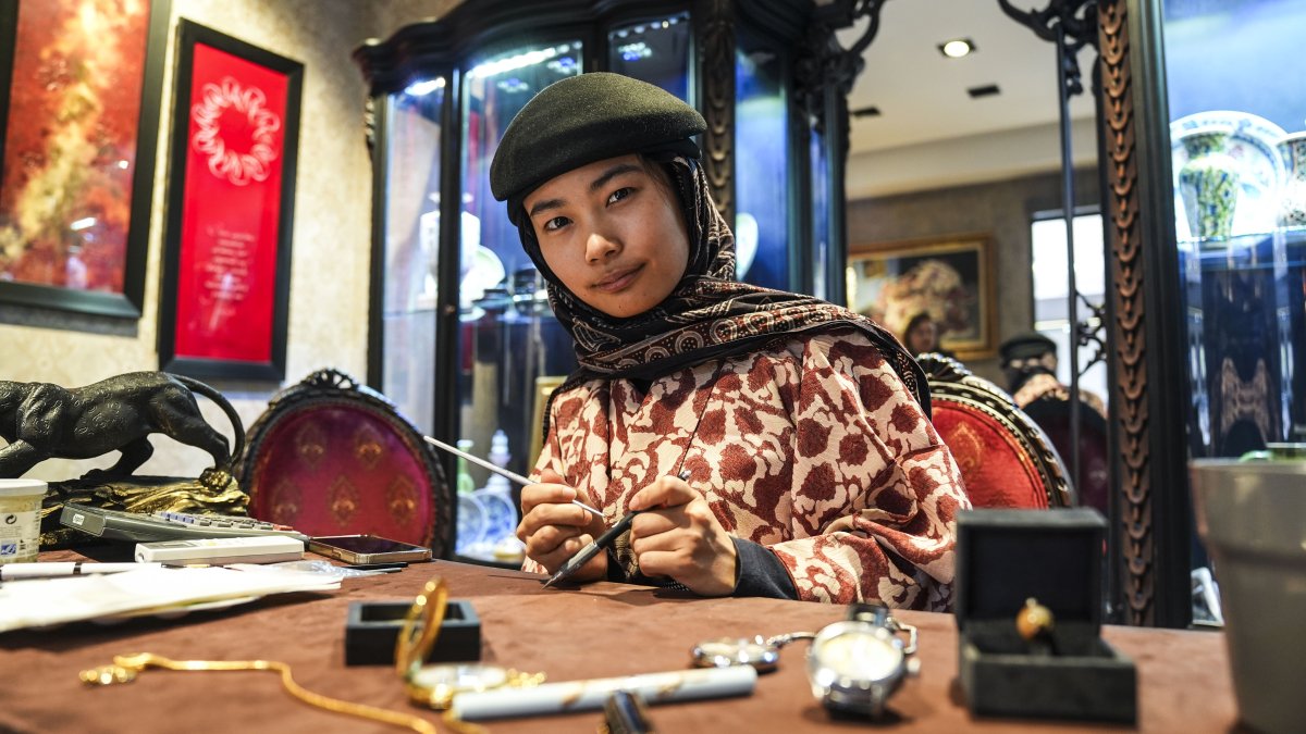 Artis Jepun Temui Hidayah, Gabungkan Seni Seljuk & Jepun Dalam Karya Penuh Makna Selepas Memeluk Islam