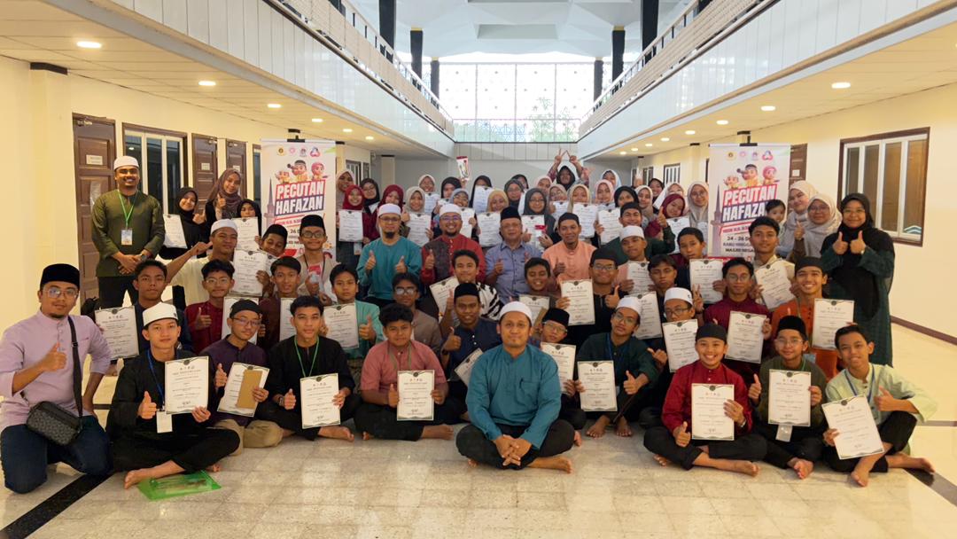 Pelajar MRSM Ulul Albab Hafaz 27 Muka Surat Al-Quran Dalam Masa 3 Hari Di Masjid Negara
