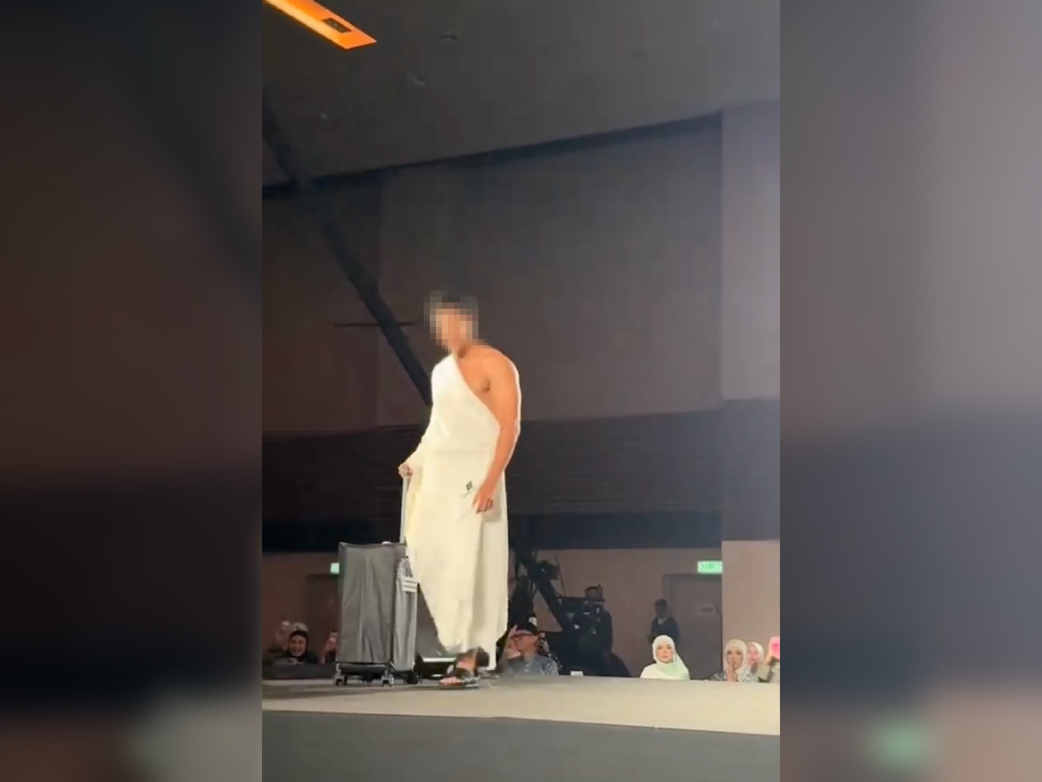 Promosi Pakaian Ihram Dalam Pertunjukan Fesyen Cetus Perdebatan, Di Mana Garis Antara Pemasaran dan Adab Agama?