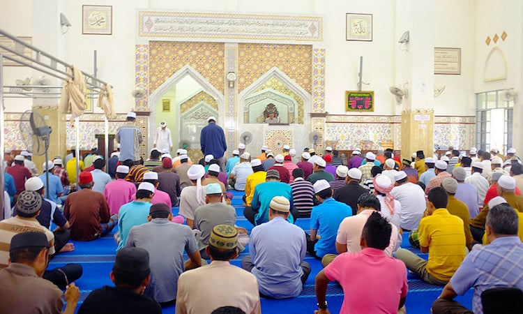 Makruh Tinggalkan Tempat Solat & Tak Dengar Khutbah Hari Raya, Dianggap Abai Adab Dalam Majlis Ibadah