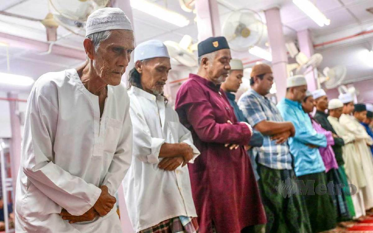 Usia 90 Tahun Bukan Penghalang Ayah Wan Kekal Gagah Tunai Solat Sunat Tarawih 20 Rakaat Di Masjid