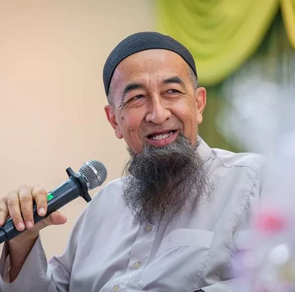 tarik orang rapatkan saf