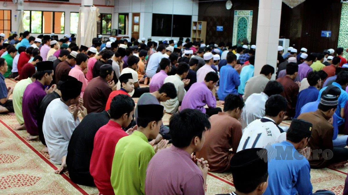 Haram Sengaja Lewat Ke Masjid Untuk Solat Jumaat Kerana Jual Beli & Urusan Di Rumah Selepas Azan