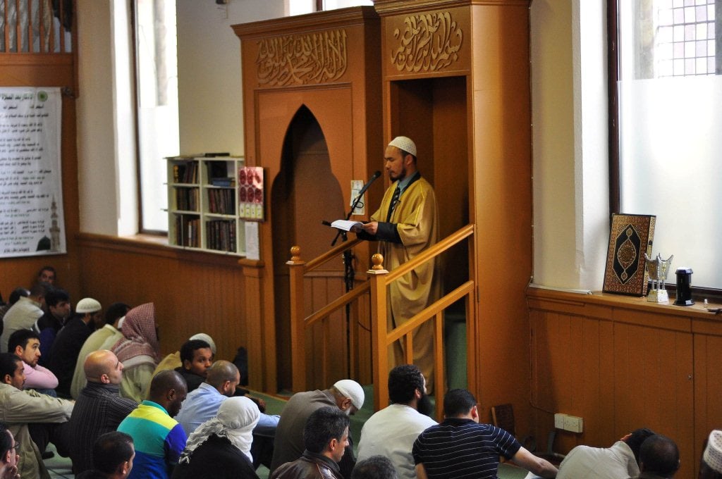 Makruh Khatib Angkat Tangan Berdoa Ketika Khutbah, Sunnah Hanya Angkat Jari Telunjuk
