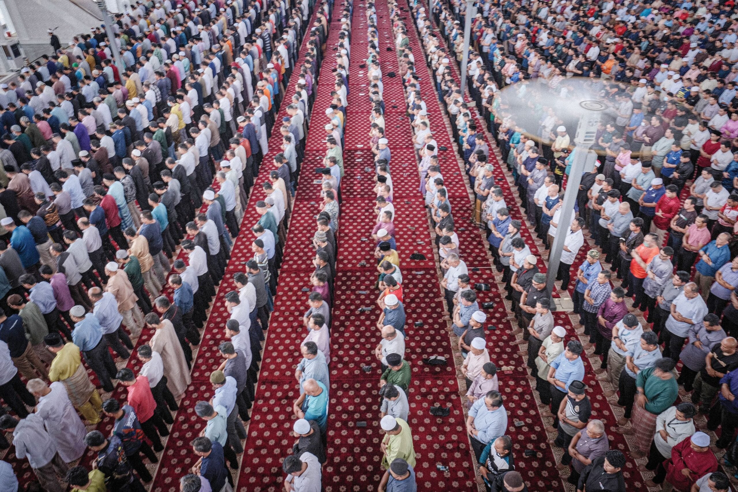 Solat Masih Sah, Tapi Ramai Tak Sedar Fadhilat Solat Berjemaah Boleh Hilang Jika Jarak Imam & Makmum Lebih 3 Hasta