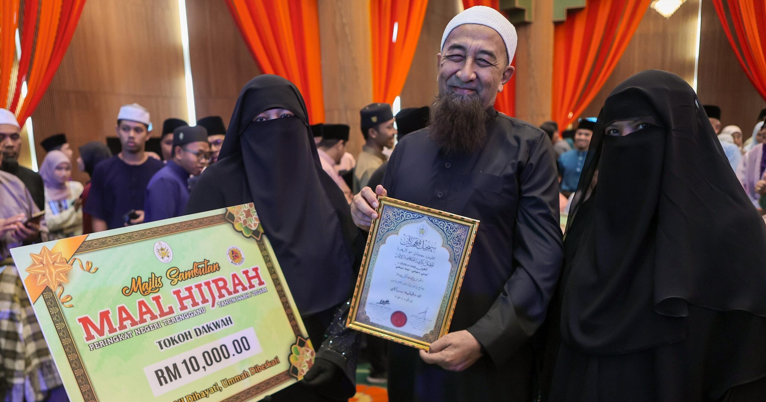 Sumbangan Besar Diiktiraf, Ustaz Azhar Idrus Terima Anugerah Tokoh Dakwah Maal Hijrah Terengganu