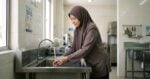 Membasuh Tangan Sebelum & Selepas Makan, Sunnah Atau Sekadar Adab? Mufti Kongsi Pandangan Mazhab