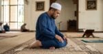 Tapak Kaki Sakit Ketika Duduk Antara Dua Sujud, Boleh Ke Duduk Tawarruk Atau Membongkok? Mufti Jelaskan Hukumnya