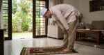 Ke Mana Arah Pandangan Mata Ketika Rukuk? Mufti Jelaskan Sama Ada Perlu Lihat Tempat Sujud Atau Tapak Kaki