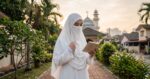 Bukan Cantik & Hantaran Tinggi, Ini 6 Ciri ‘Wanita Mahal’ Yang Sebenarnya Menjadi Pilihan Lelaki Beriman