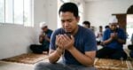 Saat Hidup Terasa Berat, Jangan Putus Asa! Ini 7 Doa Saat Sukar Daripada Al-Quran Yang Boleh Diamalkan Setiap Hari