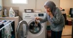 Tak Sengaja Campur Baju Kena Kencing Bayi Dengan Pakaian Lain Dalam Mesin Basuh, Adakah Semuanya Jadi Najis? Ini Penjelasannya