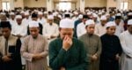 Tiba-Tiba Kentut Ketika Solat Berjemaah, Macam Mana Nak Keluar Daripada Saf Tanpa Malu? Ini Panduan Rasulullah SAW
