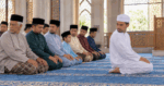 Makmum Belum Habis Baca Tasyahhud Ketika Imam Beri Salam, Perlu Ikut Beri Salam Atau Habiskan Bacaan? Ini Penjelasan Hukumnya