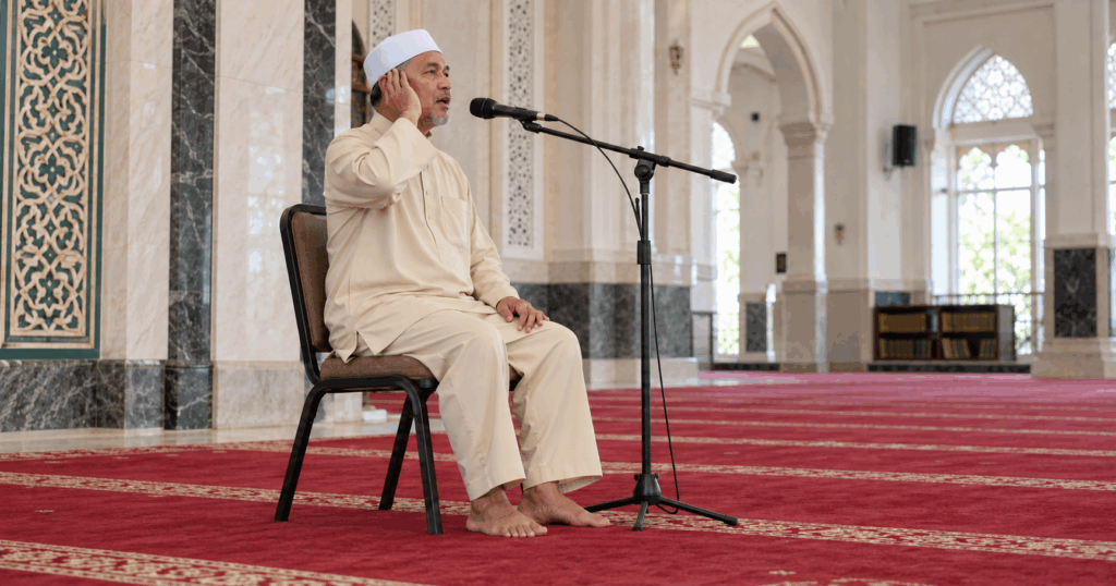azan sambil duduk