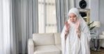 Telekung Tersingkap Hingga Nampak Pergelangan Tangan, Sah Ke Solat? Ini Penjelasan Batas Aurat Buat Muslimah