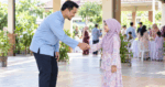 Lelaki Dewasa Berjabat Tangan Dengan Budak Perempuan, Boleh Ke? Ini Hukum & Batas Yang Perlu Difahami