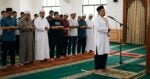 Orang Buta Jadi Imam, Sah Ke Solat Jemaah Di Belakangnya? Ini Penjelasan Hukum & Kriteria Pemilihan Imam