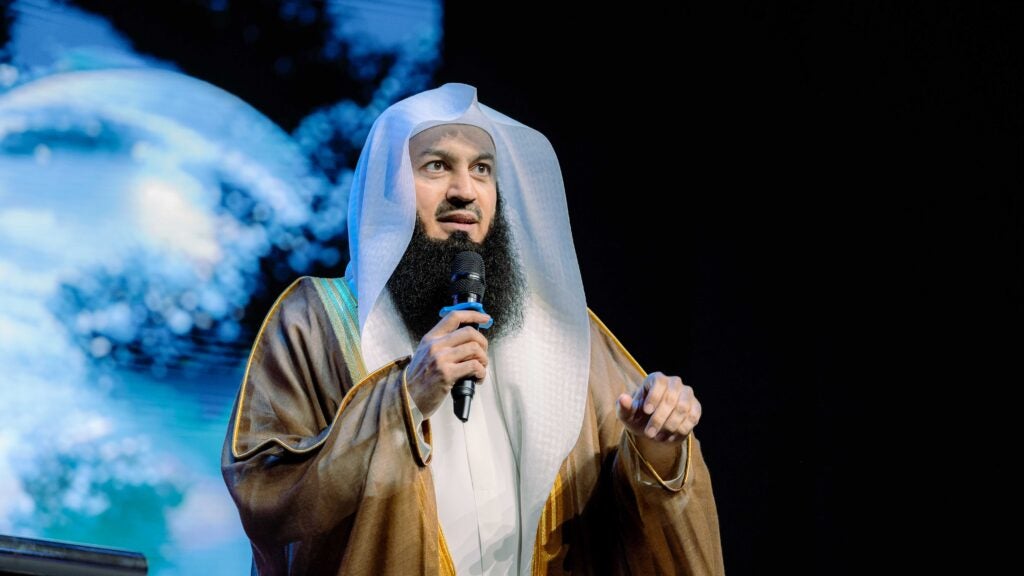 Mufti Menk Ke Malaysia 1 November, Dapatkan Pas Siaran Langsung Di Tonton Hanya RM70 & Langganan Percuma Sebulan