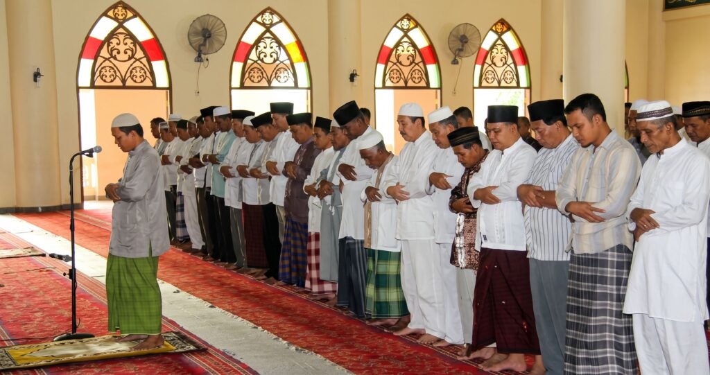 Solat Berjemaah Di Rumah Atau R&R, Masih Dapat Pahala 27 Darjat Ke? Ini Penjelasan Ganjaran & Keutamaan Masjid