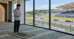 Datang Dari Jauh Tengok Perlumbaan F1 Di Sepang, Boleh Ke Solat Jamak & Qasar? Ini Penjelasan Hukumnya